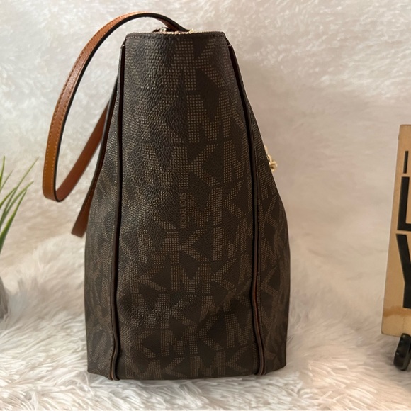 Michael Kors large Harper East West Signature Tote Handbag - LIKE NEW! - Picture 5 of 14